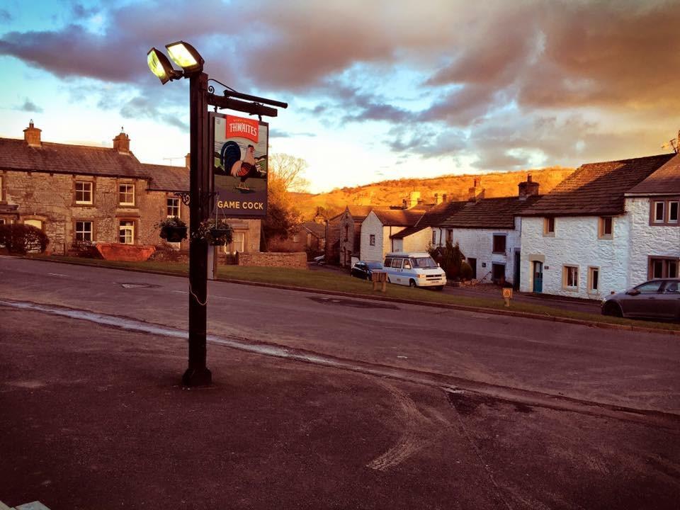 The Game Cock Inn Austwick 外观 照片